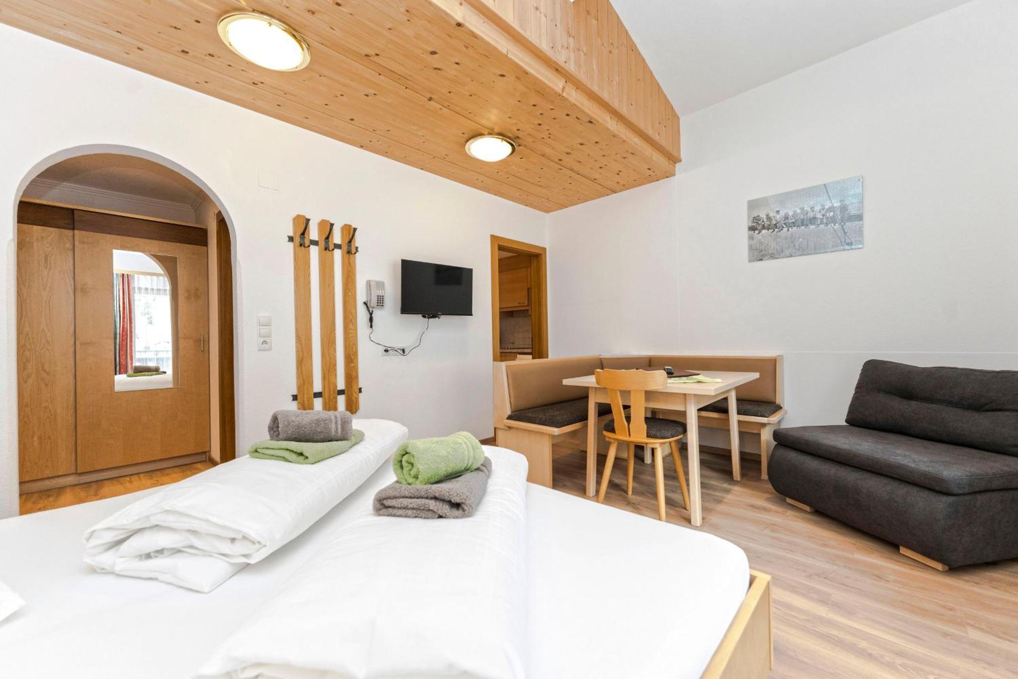 Hotel Garni Siegele - Inklusive Silvretta-Card Premium Ischgl Esterno foto