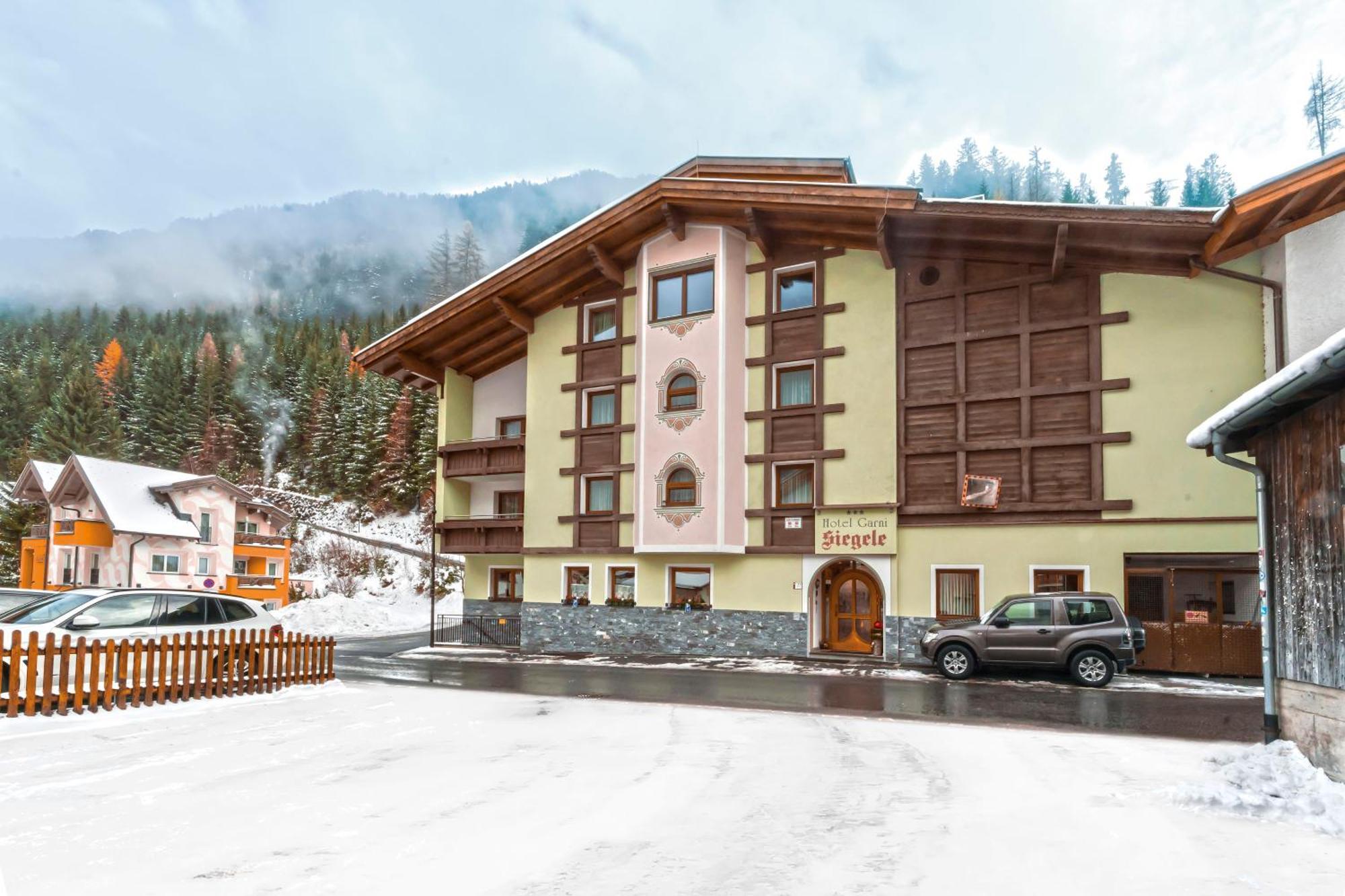 Hotel Garni Siegele - Inklusive Silvretta-Card Premium Ischgl Esterno foto