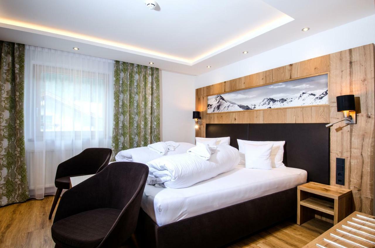 Hotel Garni Siegele - Inklusive Silvretta-Card Premium Ischgl Esterno foto