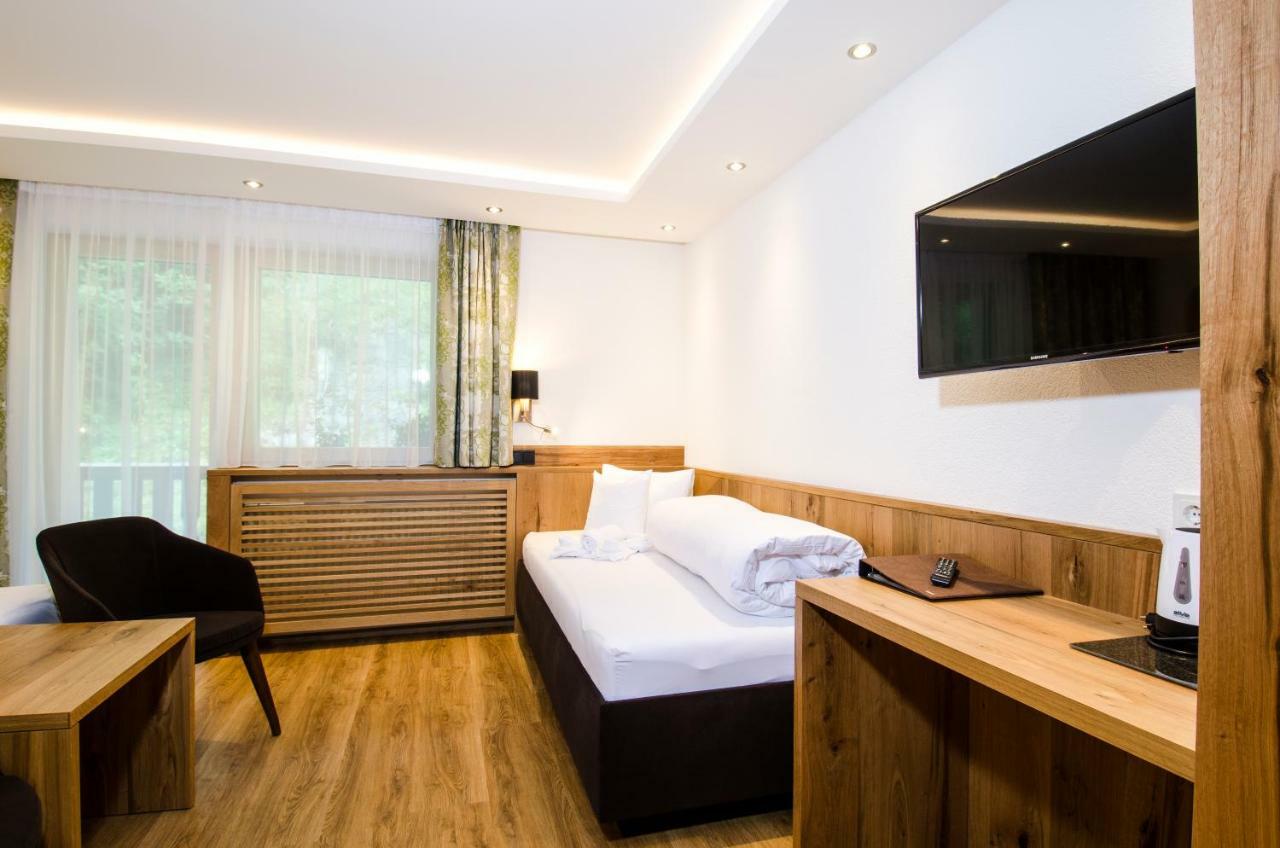 Hotel Garni Siegele - Inklusive Silvretta-Card Premium Ischgl Esterno foto