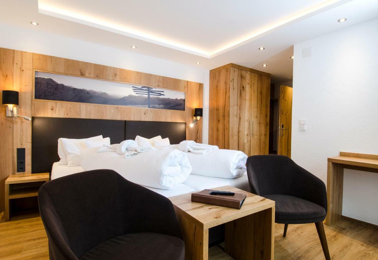 Hotel Garni Siegele - Inklusive Silvretta-Card Premium Ischgl Esterno foto